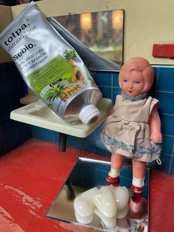 skład i opinie TOŁPA Enzyme enzymatyczny krem przeciw zaskórnikom